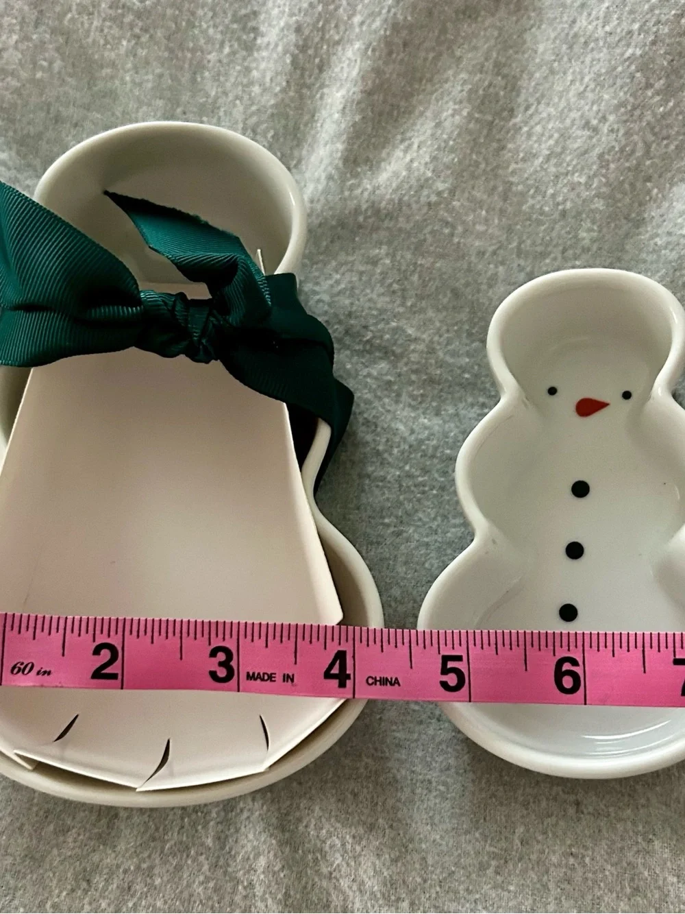 Crate&Barrel White Snowman Nesting Dishes with Green Bow